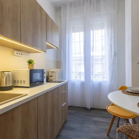 Location At Deak Sqr