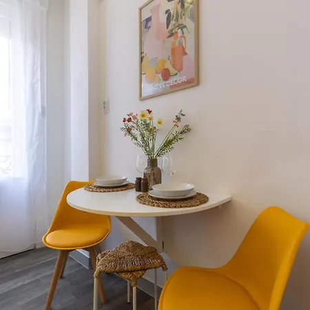 Appartement Location At Deak Sqr
