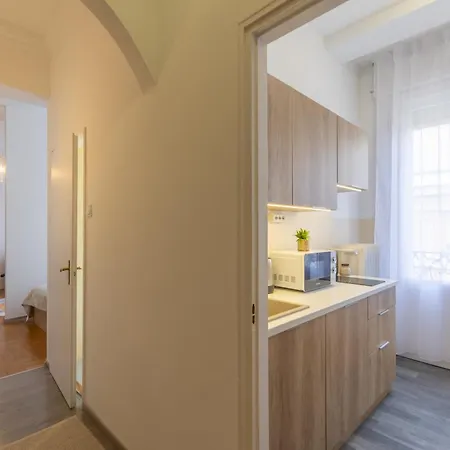 Location At Deak Sqr Appartement Boedapest