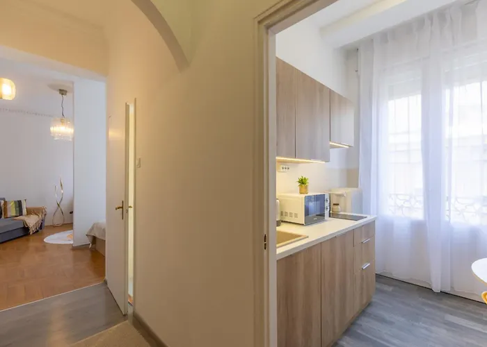 Location At Deak Sqr Apartament Budapesta