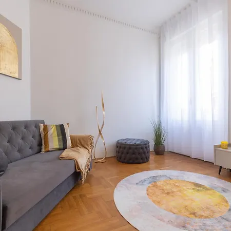 Location At Deák Sqr Budapest