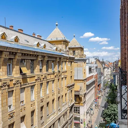 Location At Deák Sqr * Budapest