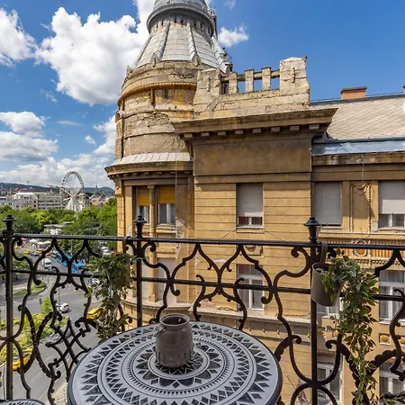 Location At Deák Sqr Budapest