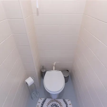 Location At Deák Sqr *