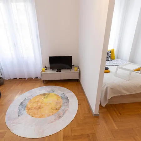 Location At Deák Sqr