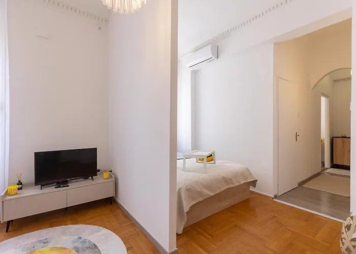 Location At Deak Sqr Budapest