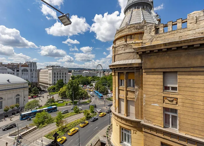 Apartment Location At Deak Sqr *