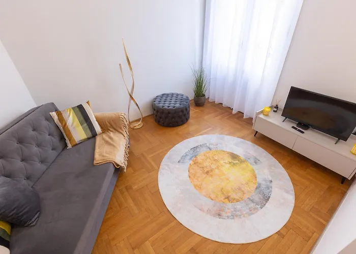 Location At Deak Sqr * Budapest