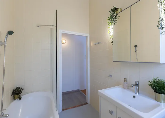 Appartement Location At Deak Sqr
